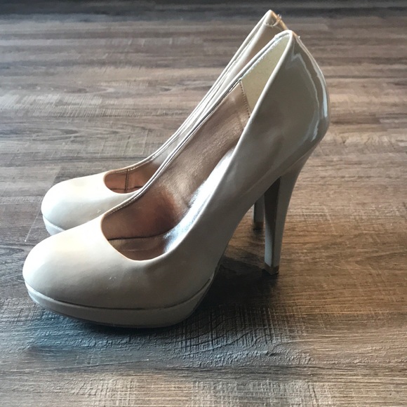 Cream stiletto heels - Picture 3 of 3
